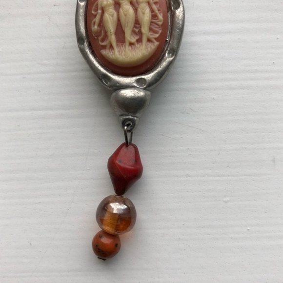 Pewter & Clay Beaded ‘Maiden’ Magnet - Picture 2 of 6